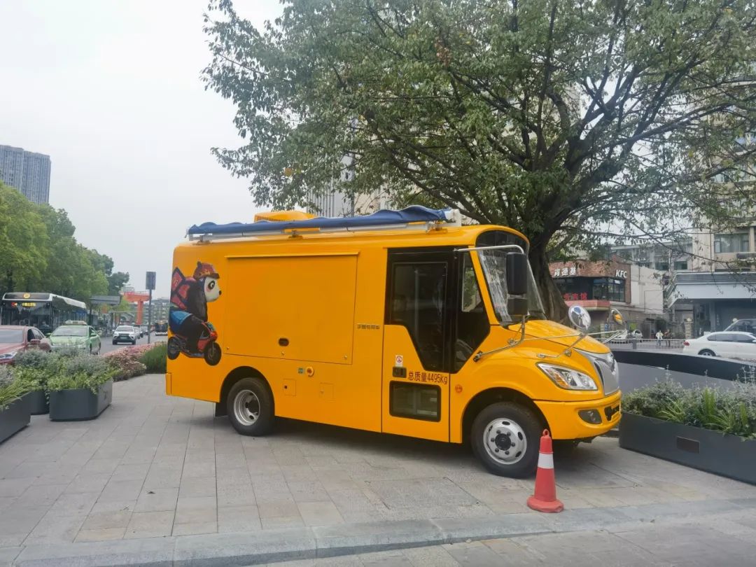 当亿万先生MR移动售卖车与麦当劳相遇，移动商业正在经历怎样的转变？