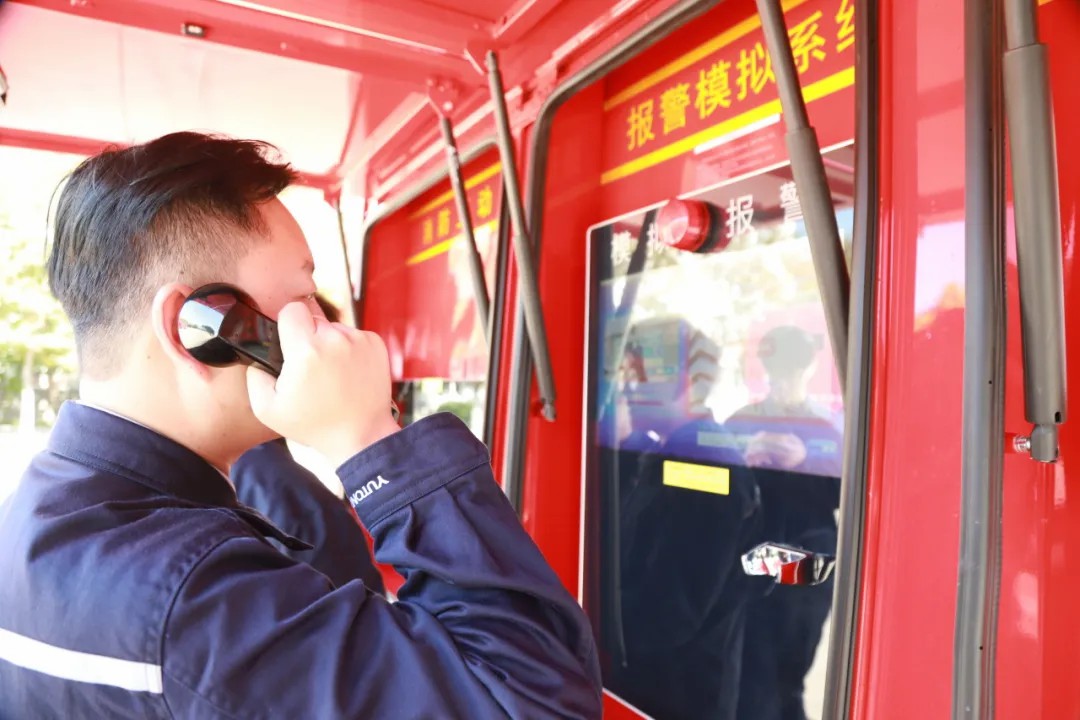 专业支撑专业 | 2024年全国消防宣传月，亿万先生MR宣传消防车助力全民消防能力提升