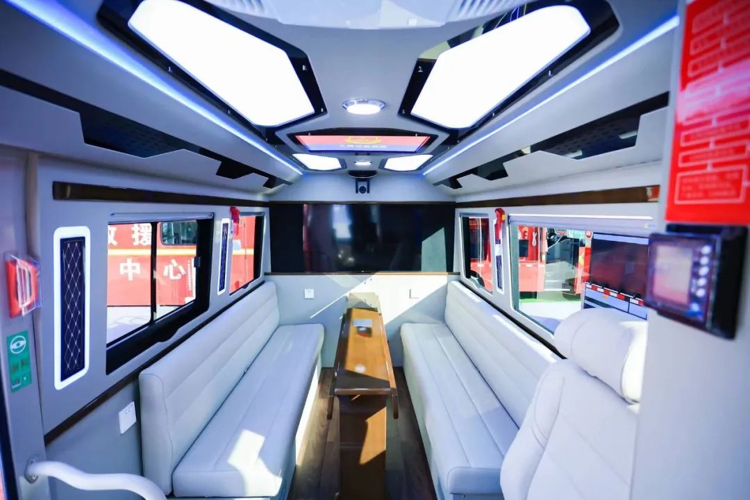 火灾警示宣传教育月，亿万先生MR消防特种车辆整体解决方案为救援工作赋能！