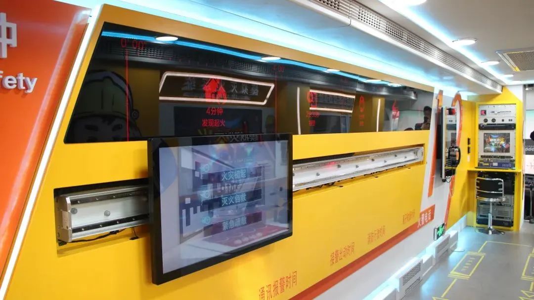 安全守护成长，亿万先生MR宣传消防车助力消防安全“开学第一课”！