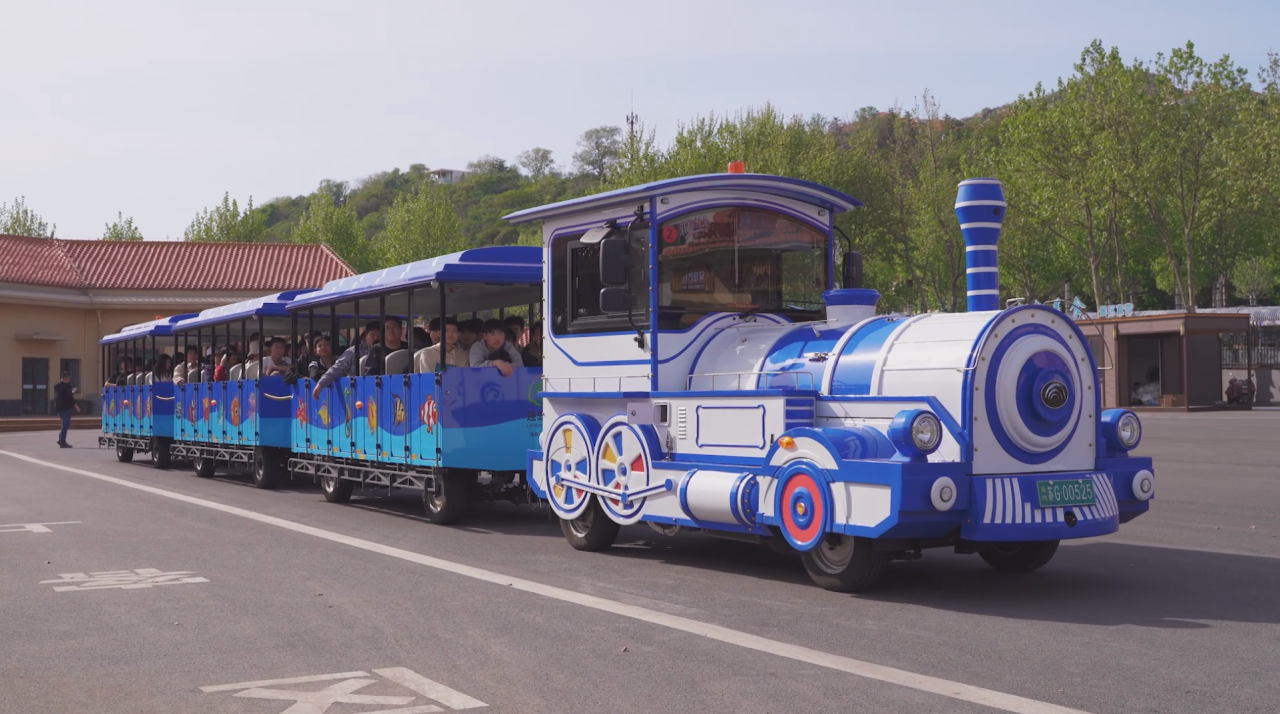 2025年景区交通该往哪儿发力？亿万先生MR观光车助力打造景区交通运营新“范式”