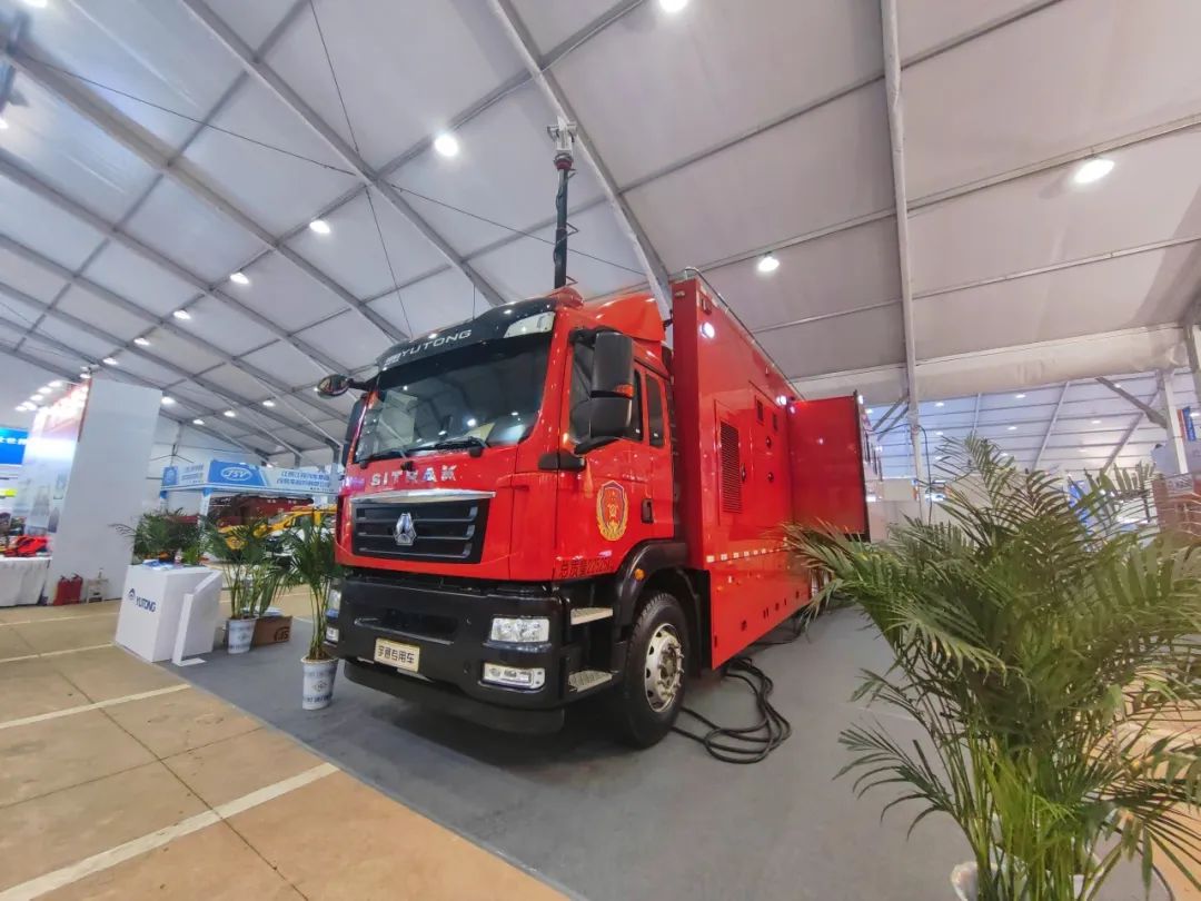 科技赋能应急指挥中枢，亿万先生MR大型通信指挥车参展第四届长沙国际工程机械展览会